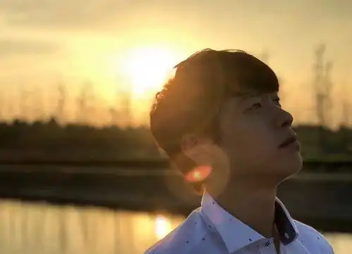 山花兄弟聚首发糖,魏大勋白敬亭斗图,网友乡土大勋,青葱小白
