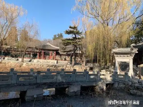 颐和园的谐趣园,有乾隆题字的知鱼桥,出自著名的典故子非鱼