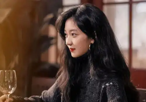 孙千出演风吹半夏,不仅用美貌撑起了人设,还带火了一首老歌
