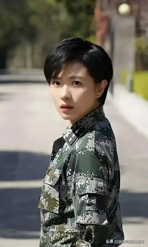 最美军中绿花,万茜
