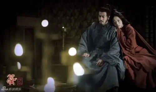 项羽战败之后,虞姬追随而去的两种说法,是爱情还是无奈
