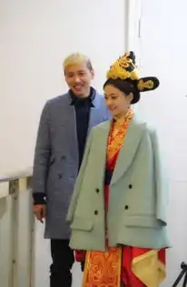 杨森谢依霖关系升温相爱穿梭千年演欢喜冤家
