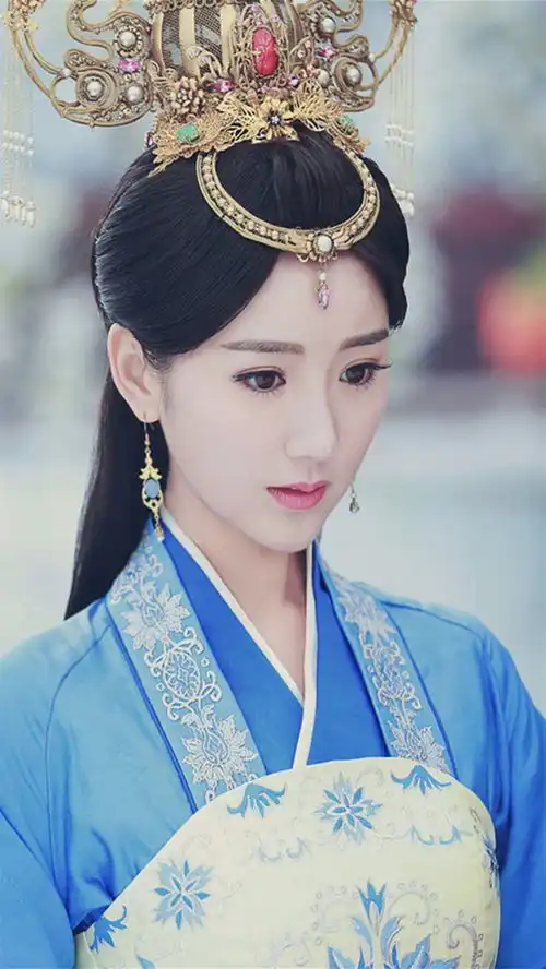 恶毒皇后夺妹皇后之位与太监私通
