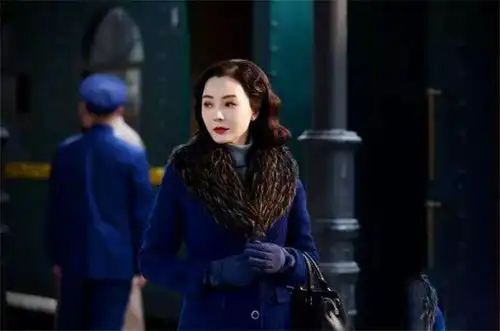 她是黄磊初恋,执意嫁二婚男做继母,一直无子,却大谈育儿经
