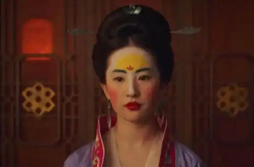 花木兰是女儿身,和士兵一起生活了20年时间,为何没人发现
