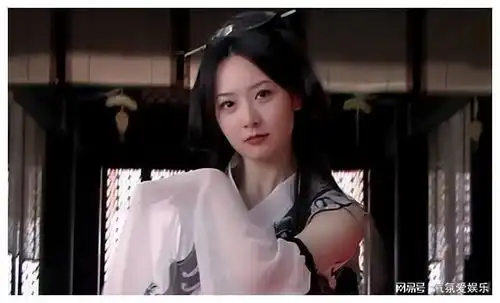 从神话到幻城,同演一个角色,为什么总夸金喜善,忽略白冰呢
