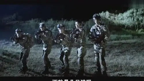 战狼战友以为遇到几只野狼不料是狼群头发瞬间竖起