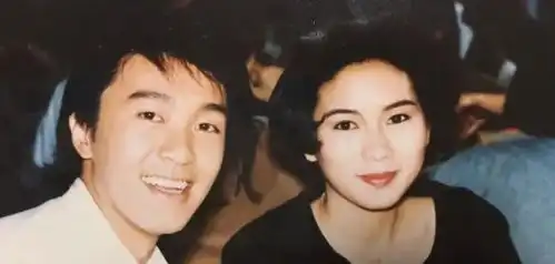 又现文曲星港媒曝周星驰力追17岁落选港姐,这文字功底不服不行