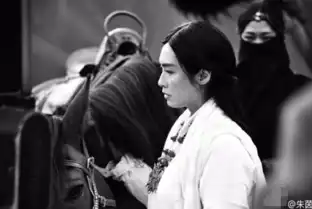 朱茵晒新戏牵马剧照引网友集体怀念紫霞仙子
