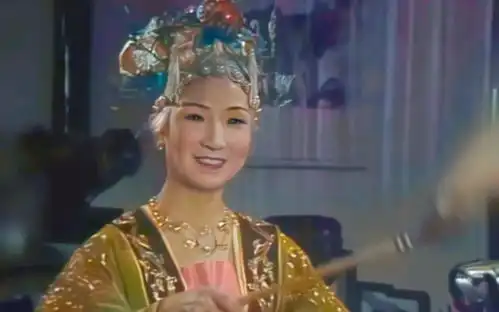 李白没磨过铁杵,点他的老太太给孙猴治过眼,还调戏过老猪