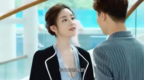 富二代被美女拐着弯骂,美女走了才知道是什么意思,是来搞笑的吧
