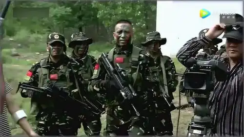 我是特种兵庄导的戏,大家好好表现哈,小庄转行混的还不错