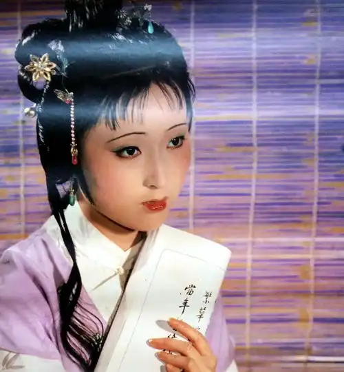 87版红楼梦陈晓旭张莉谁更漂亮看完这些老照片,你就明白了
