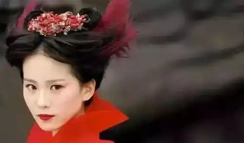 女星穿红衣就是黑化赵丽颖是,刘诗诗是,但她却不是
