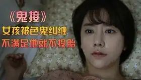 女孩饭后能拉出金币,贪婪的人们都端着食物,跟在女孩身后等待铲屎
