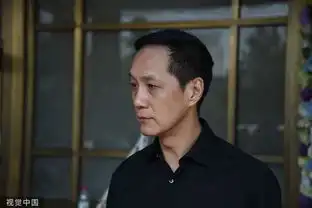 人艺导演班赞追悼会举行,濮存昕吴刚冯远征等现身李小萌哭红双眼