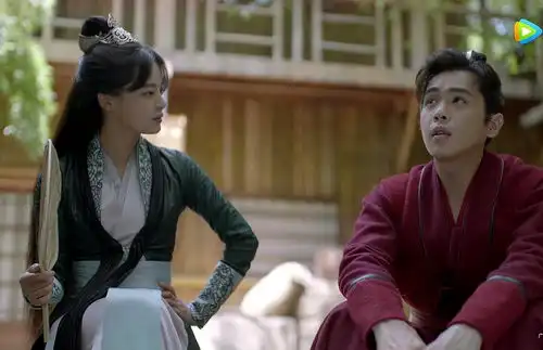 庆余年海棠朵朵为什么站在太后身边偷吃水果
