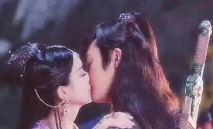 和赵丽颖接吻的5位男星,前4位都是逢场作戏,唯独和他却假戏真做
