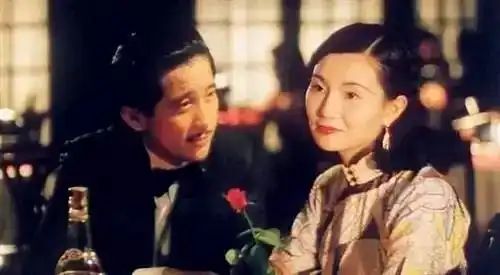 她是第一个被骂死的小三17岁成名,25岁自杀,30万人为她送葬,张曼玉说她风骚入骨搜狐历史搜狐网