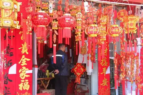 年味渐浓大红灯笼高高挂,仁化本地年货购起来