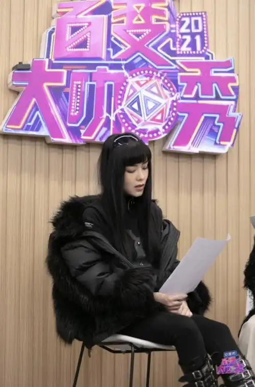 王祖蓝重现葫芦娃经典造型,大年初三百变大咖秀惊喜来袭
