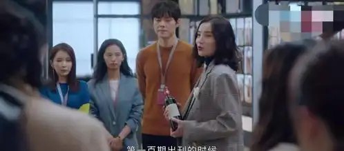 盛装第一集套用穿普拉达的女王梗,比拼16年前的时尚进步多少