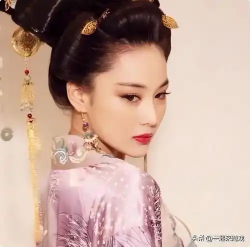 沙漏身材张馨予,明媚大气,性感撩人
