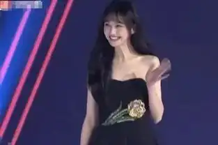 几张图片看郑爽,整容前后一样的清纯阳光,网友不一样的是笑容
