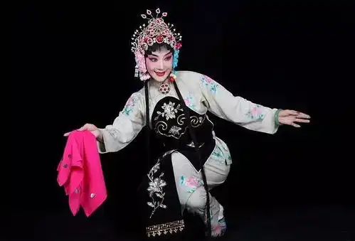 她曾是最美虞姬,被狗破相后整形失败,从一线女星沦为18线网红
