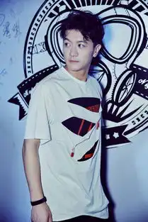 白一弘盗墓笔记2官宣定档吴邪的守护神潘子来袭
