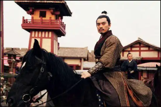 都在说她是陈龙老婆薛之谦前女友,我却关注到她叫章龄之
