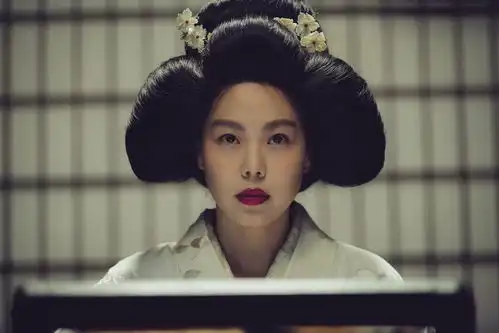 只知道她是小三却忘了她影后的光环
