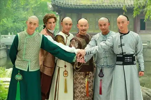 甄嬛传淳儿是否假单纯不说,但背后必须有真高人指点

