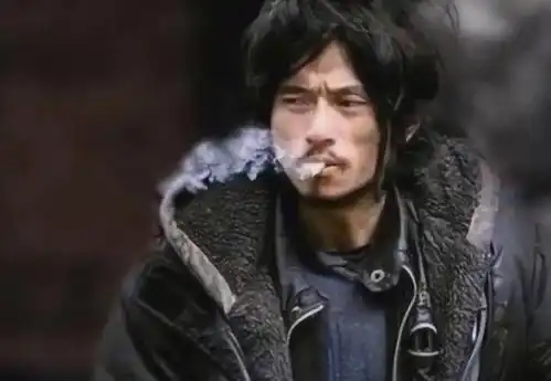 当年爆红网络的乞丐犀利哥,后来过得怎样弟弟为他盖一栋楼
