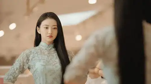 景甜旗袍造型太美,先前却撞脸悲伤蛙,这是好看还是不好看
