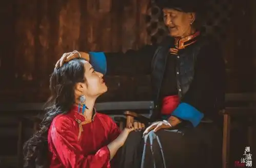 上海小伙裸辞嫁给摩梭姑娘,丁克10年夫妻俩白手起家,在泸沽湖边笑开了花
