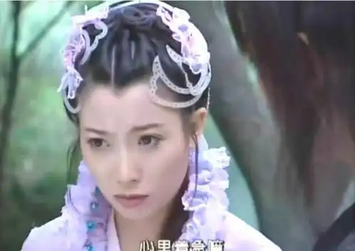 与朱七七戴同款发饰,蛇妖小青淡雅,杜金娥似一阵轻拂而来的微风
