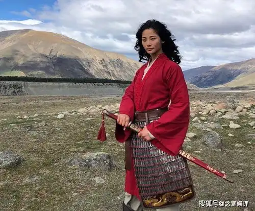 刘亦菲武替晒花木兰剧照,颜值高身材好,大有艳压正主之势
