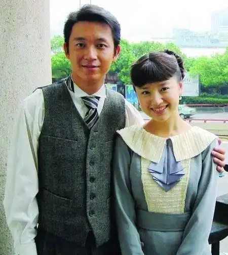 潘粤明董洁八年首次同台,董洁向潘粤明道歉潘粤明六字回应
