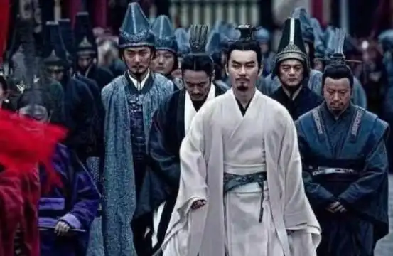 李斯为何要背叛秦始皇被腰斩前留下的10字预言,字字成真