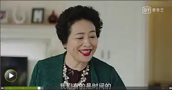 薛甄珠许娣走红毯,大红唇格外的抢眼
