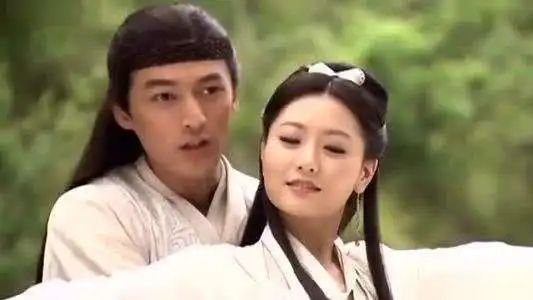 24岁时被成龙力捧一炮而红,曾一舞倾城,如今沦落到三四线
