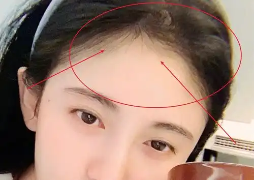 鞠婧祎首度晒素颜照,真实胎毛媲美白鹿,这发际线终于实锤了