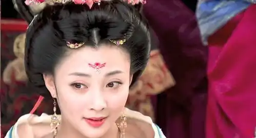 殷桃生图太抗打发量如海藻般浓密,杨贵妃秘史是她颜值巅峰
