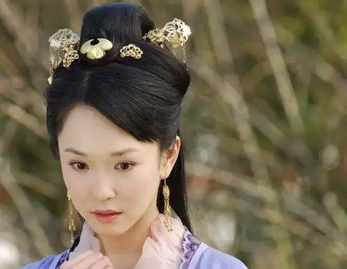 她出生第一就登上报纸,出道26年无绯闻,今49岁依旧美如少女
