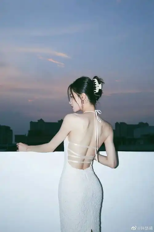 钟楚曦,楚楚动人