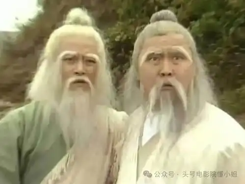 老戏骨坐轮椅83版射雕老顽童周伯通晚年住养老院,女儿女友消失
