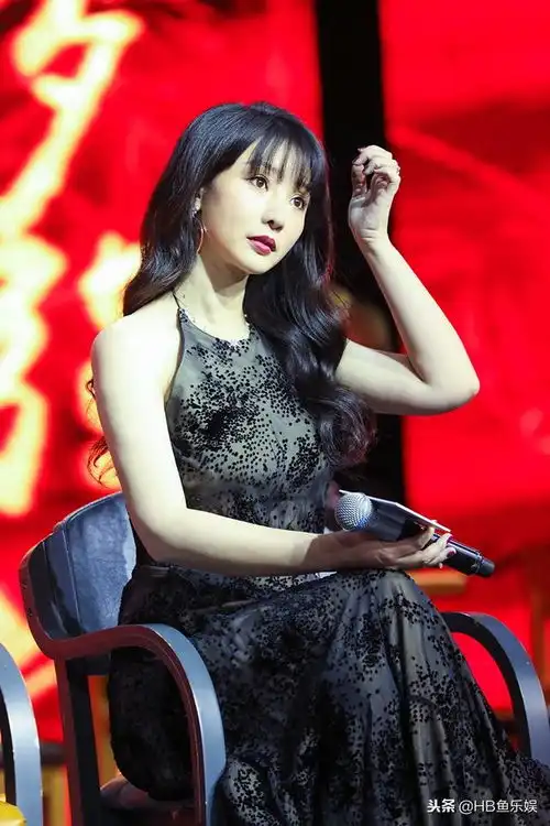 柳岩张天志首映肤若凝脂身材傲人期待多元健身审美
