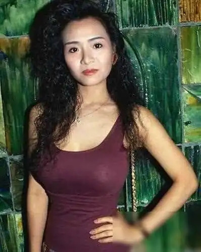 香港电影混乱史揭秘10位女星中9人曾拍摄三级片,引发网
