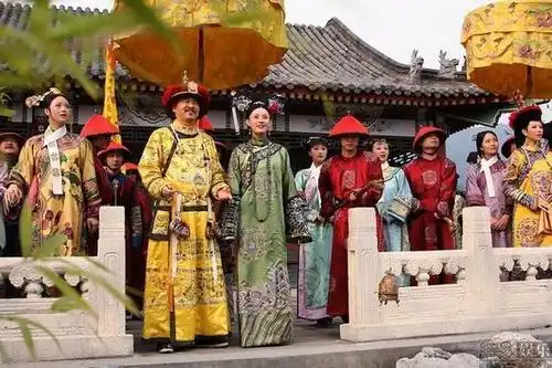 甄嬛传孙俪扮演的甄嬛不想去选秀女,那她为什么非得入宫呢
